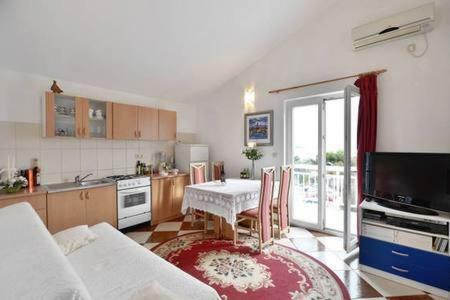 Apartment Mlikotic