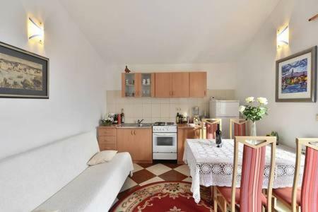 Apartment Mlikotic